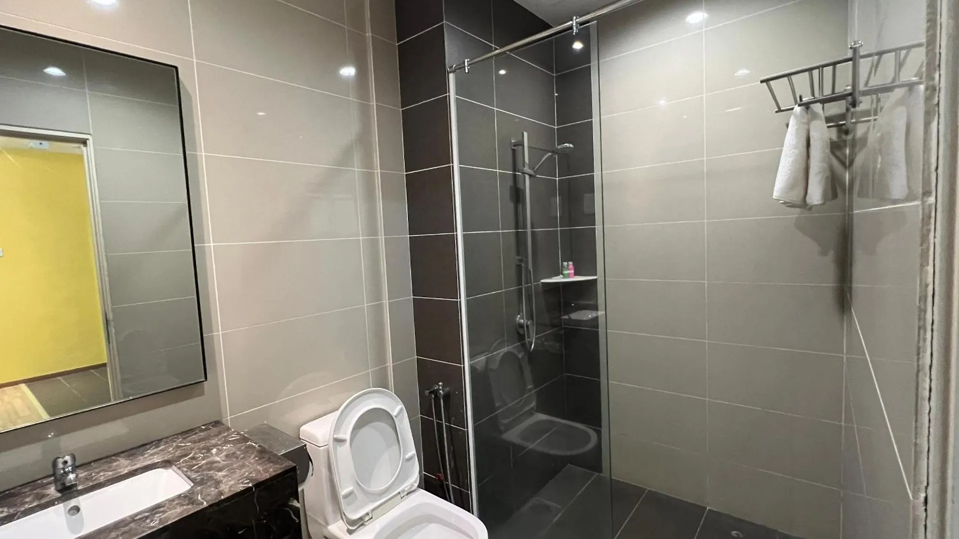 Teamwork Melaka - Entire Studio Apartment In Ayer Keroh Malaysia