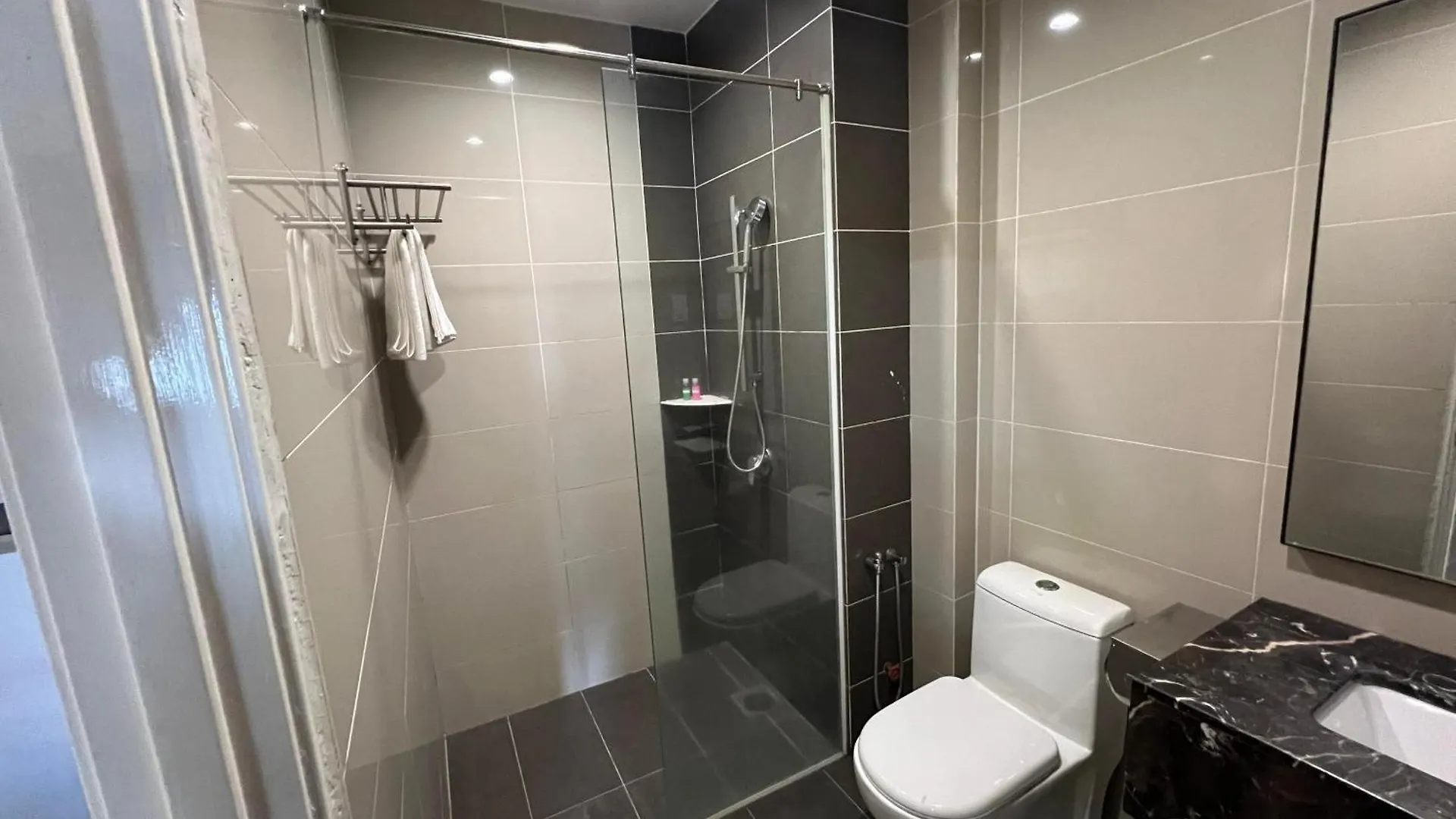 Teamwork Melaka - Entire Studio Apartment In Ayer Keroh